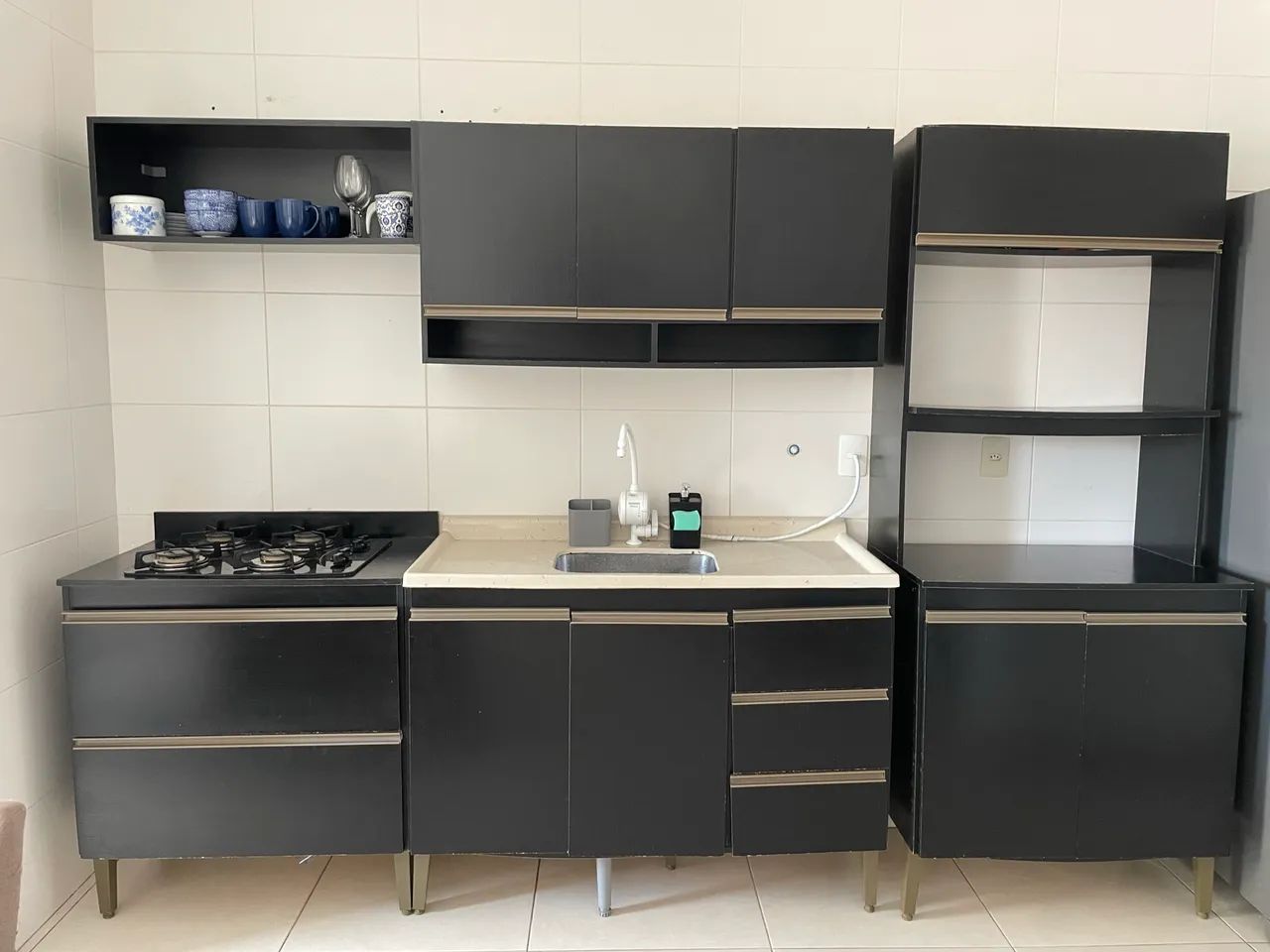 Cozinha preta completa