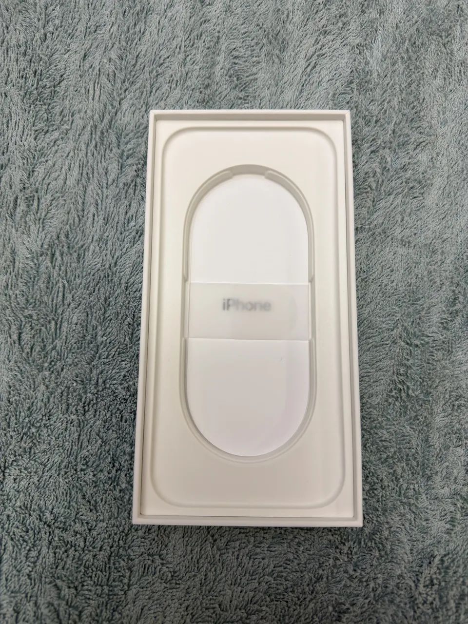 Vendo Só a caixa do IPhone 16 Pro Max  - Foto 4