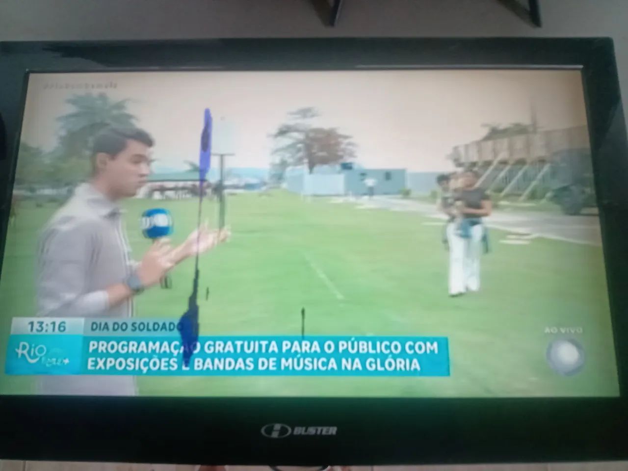 Tv 32 polegadas com mancha na tela restante bom
