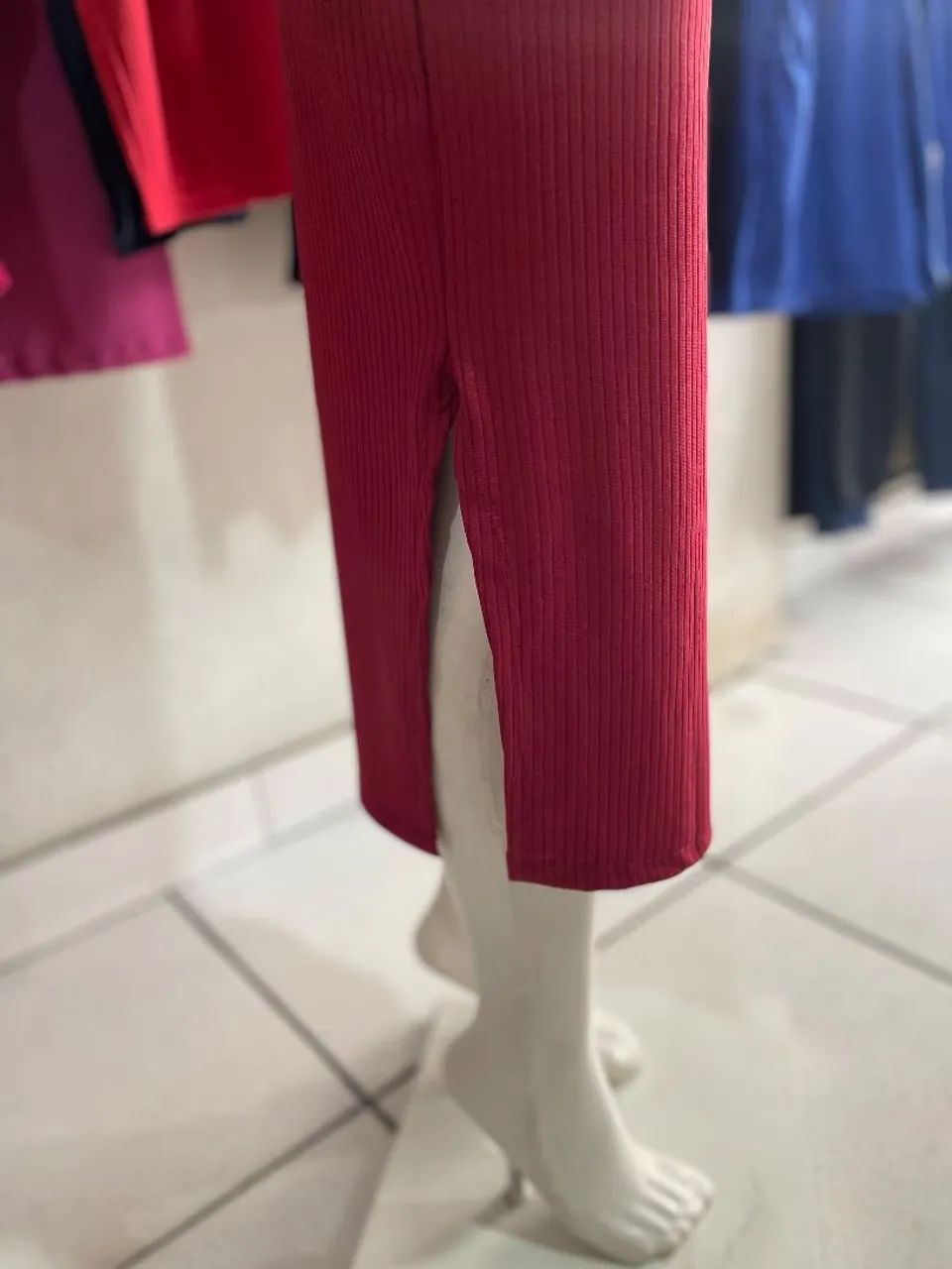 Vestido Longo canelado com decote  - Foto 4