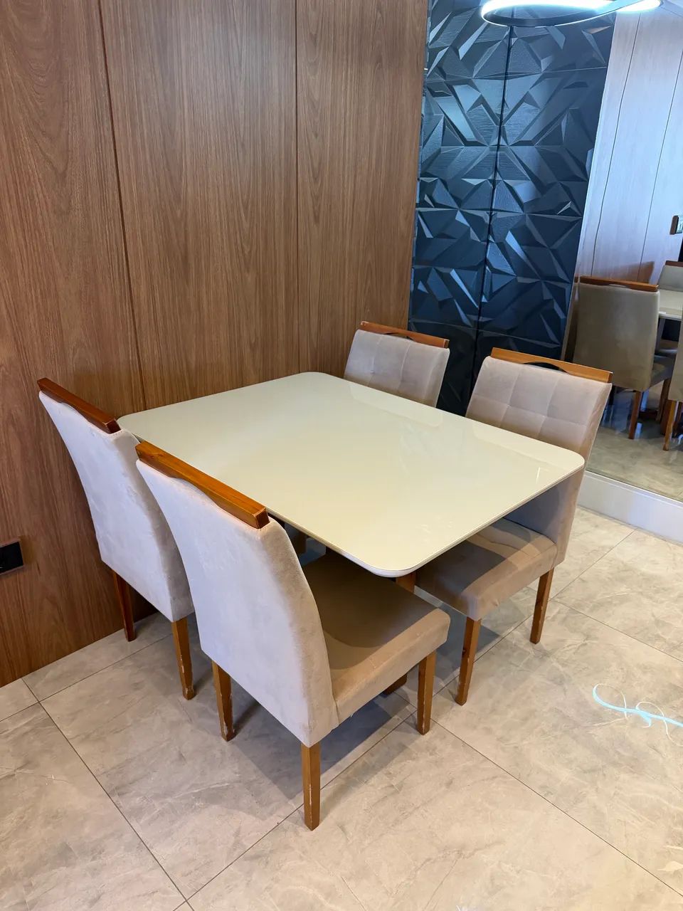 Mesa 4 cadeiras de madeira - Foto 4