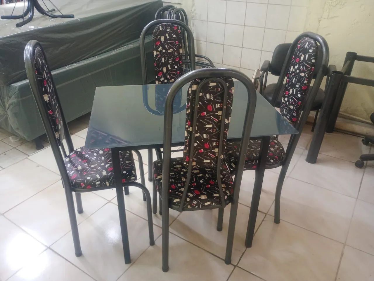 Lindas mesas reformadas com 4 cadeiras  - Foto 5