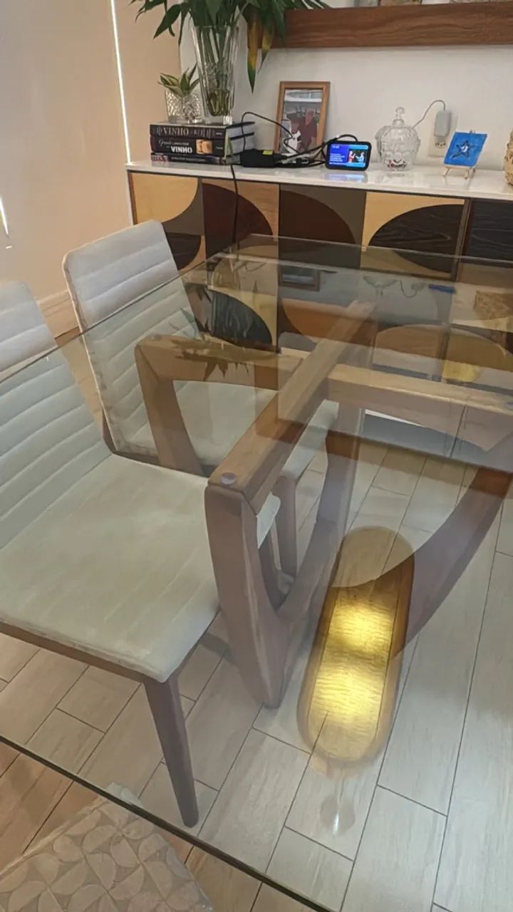 Mesa de jantar com tampo de vidro e 5 cadeiras  - Foto 3