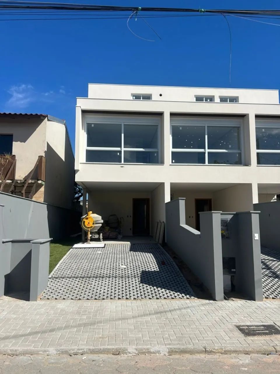 Casa 3 Quartos com Terraço no Morro das Pedras  180m² a 500m da Praia