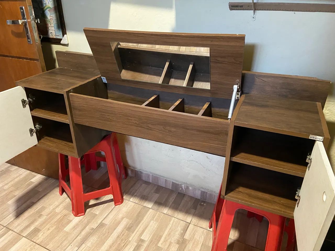 Penteadeira de madeira 