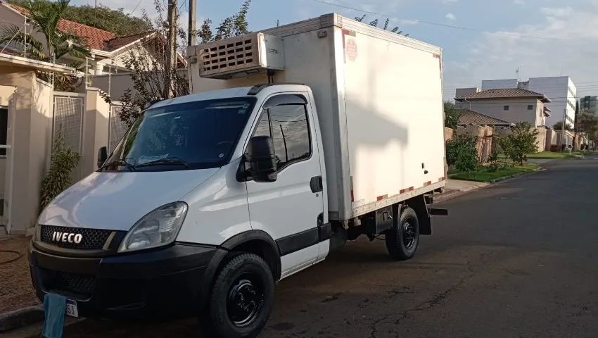 Iveco Daily 35s14 refrigerada 2013 - Foto 3