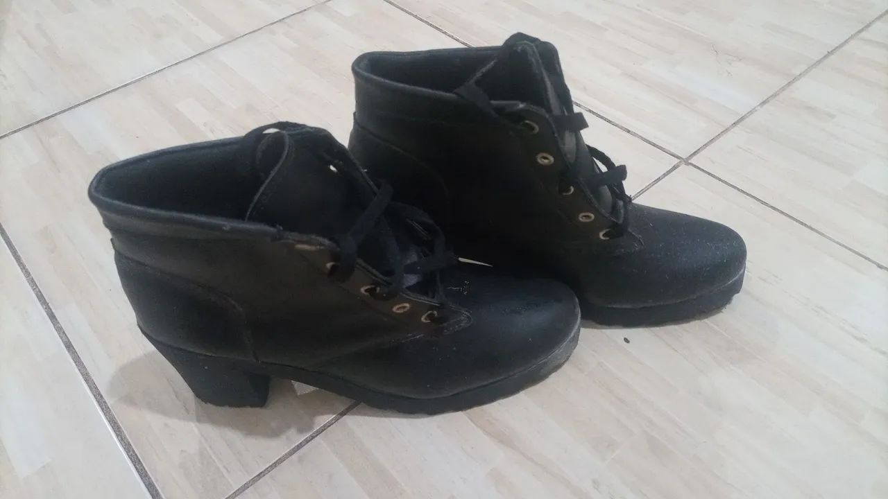Vendendo bota 
