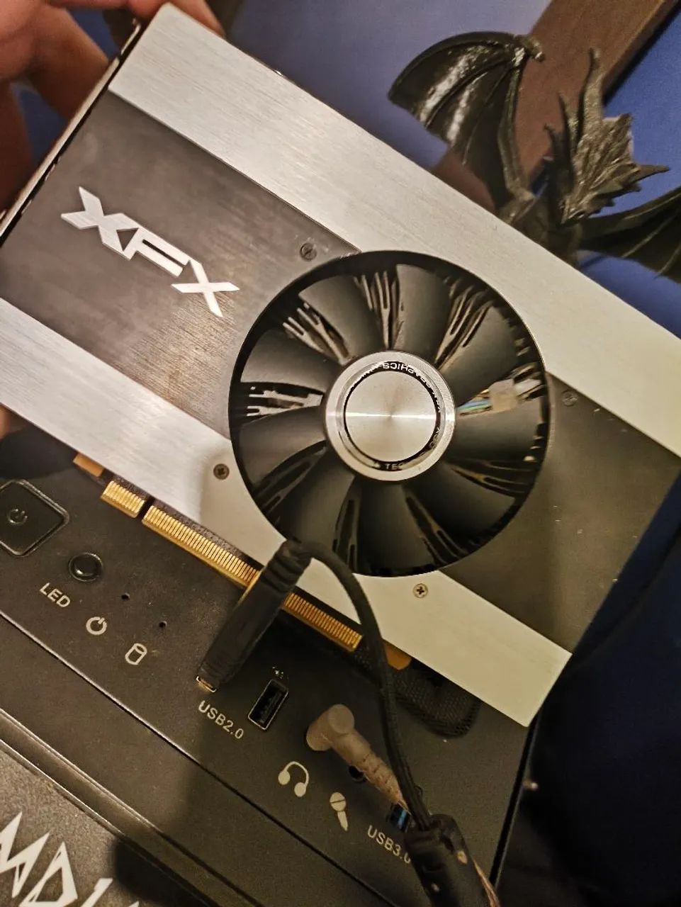 カズヒロ　ディスプレイ　レジン天板 Placa de vídeo R7 260x 1 gb (para conserto) - Placas de Vídeo