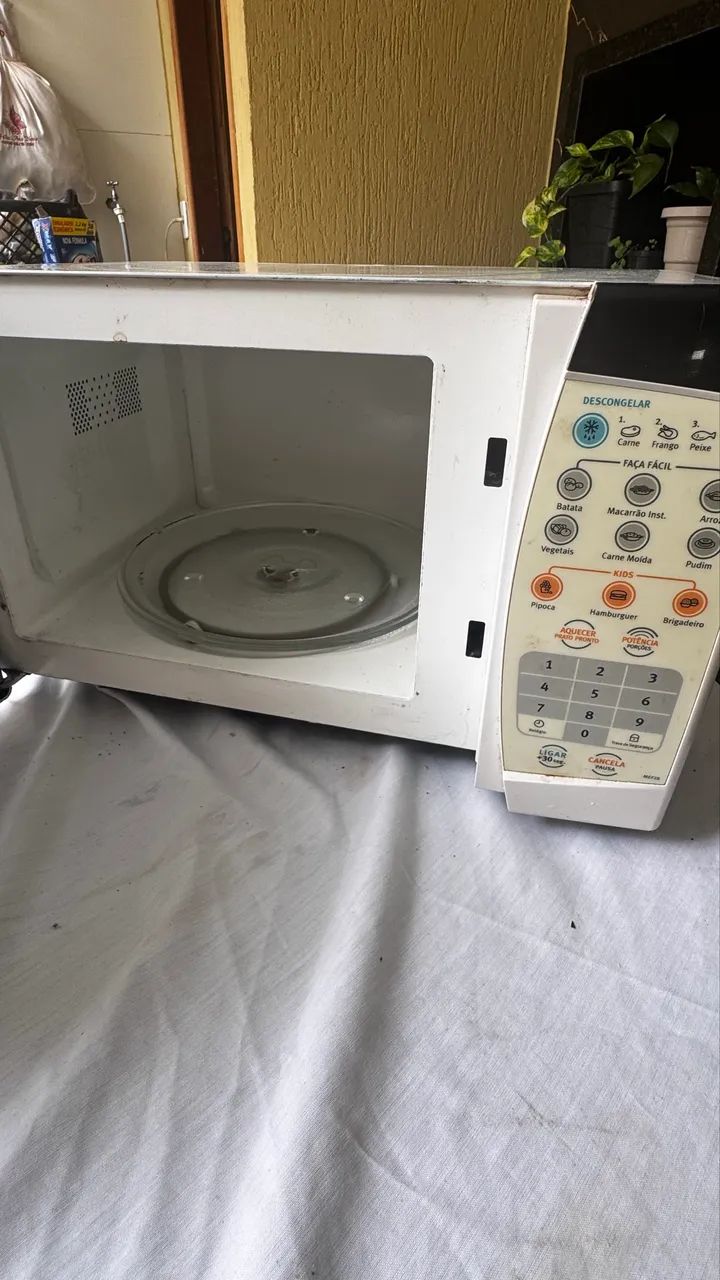 Microondas Eletrolux 18 litros - Foto 4