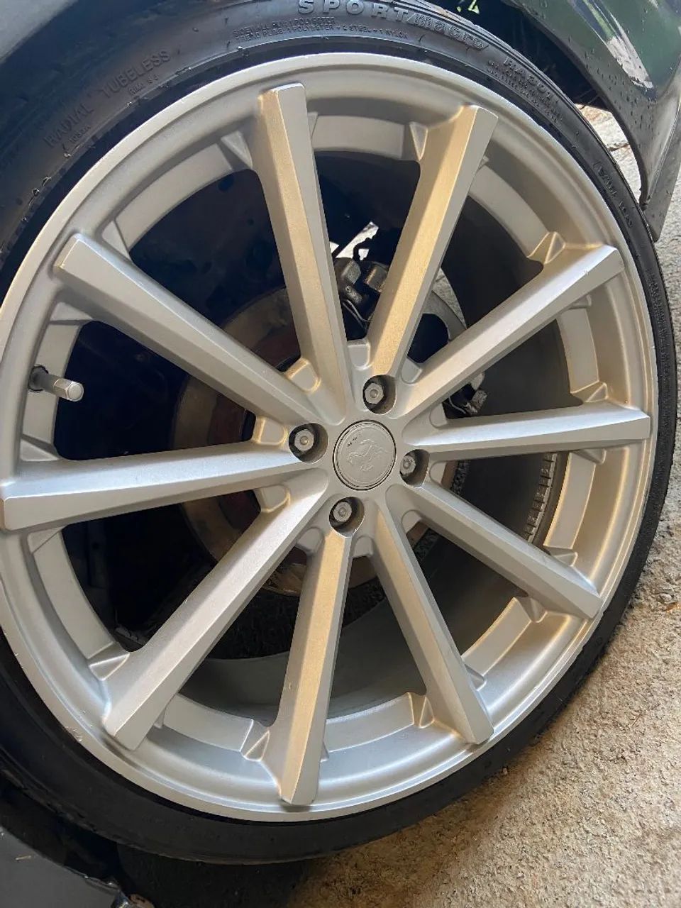 Trocou roda aro 20 por 18 pneus 90% - Foto 3
