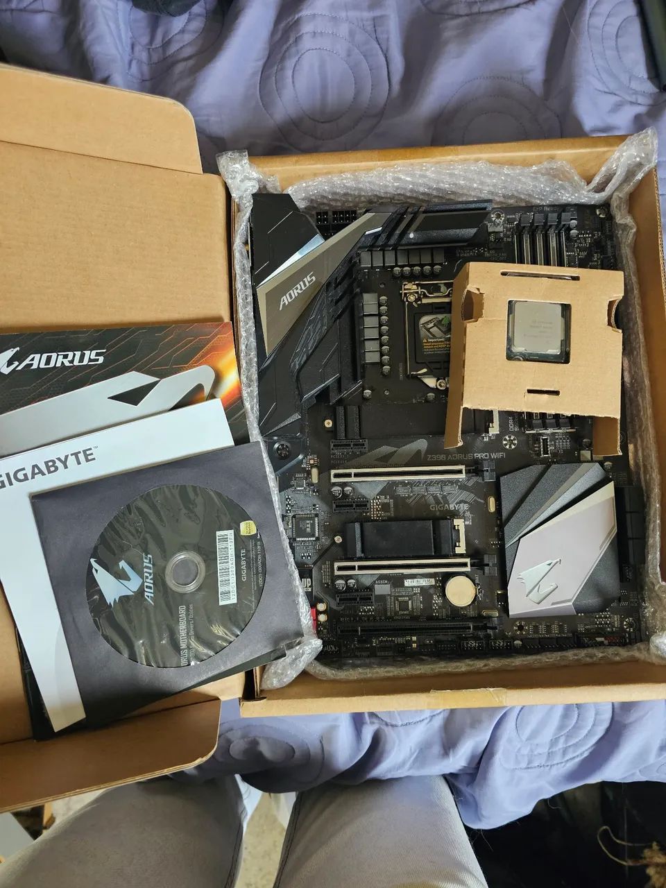 Placa mãe Z390 AORUS PRO WIFI e e processador i5-9400F