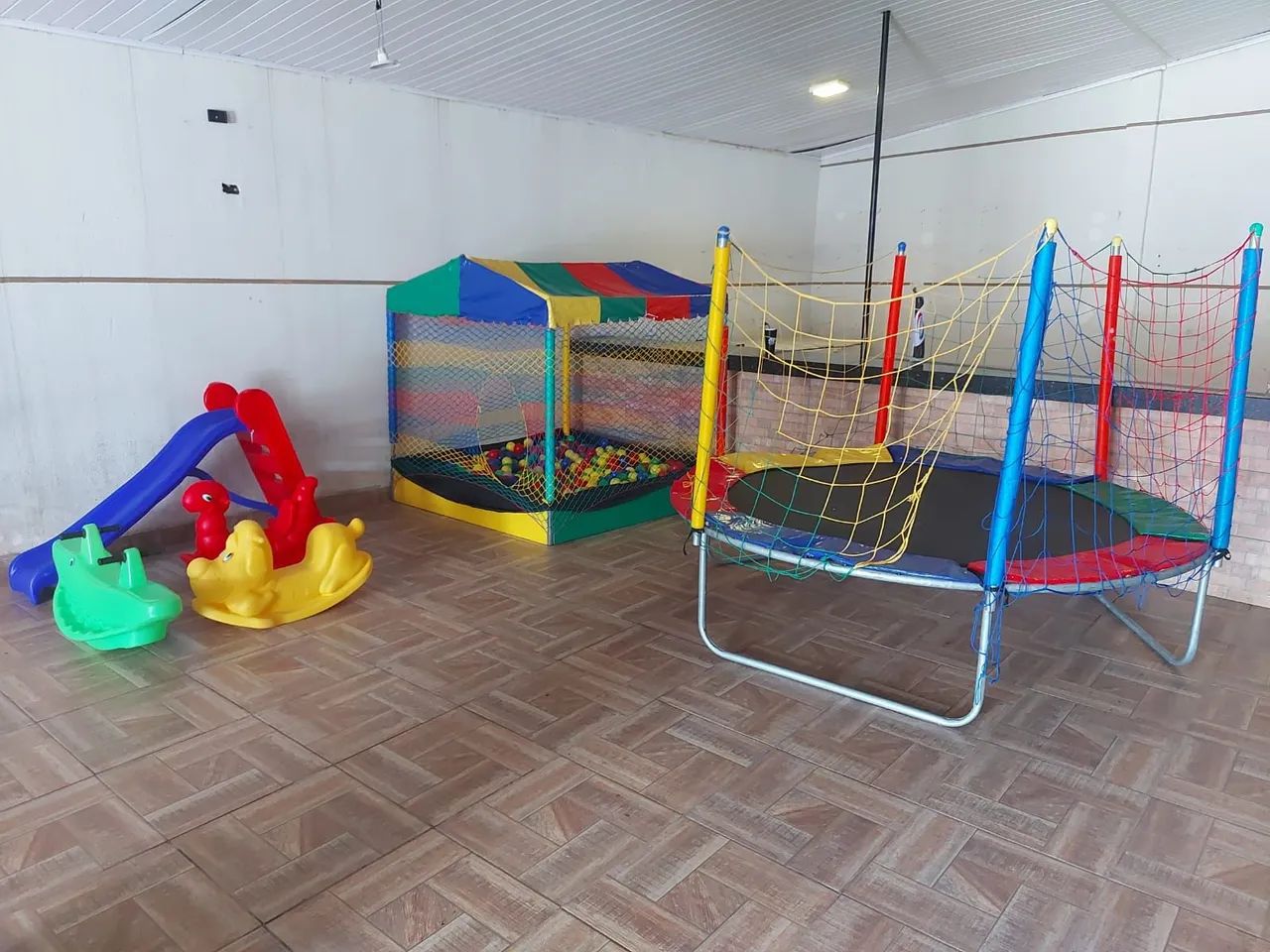 Cama elástica e piscina de bolinha! - Foto 4
