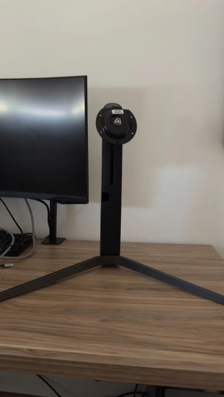 Monitor Curvo Samsung Odyssey G7 27 Polegadas 4k 1ms - Gamer - Foto 2
