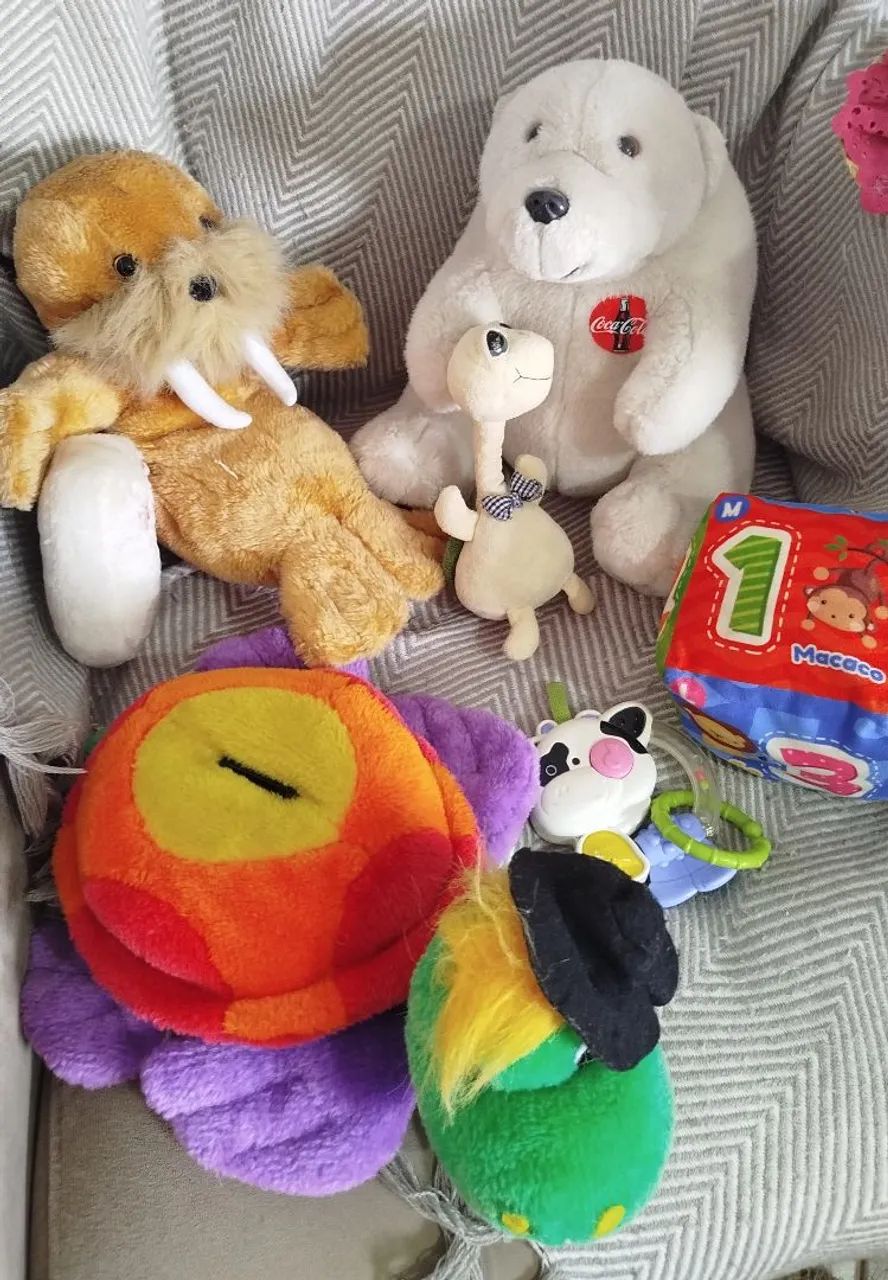 Combo 7 brinquedos e kit livros infantis  - Foto 2