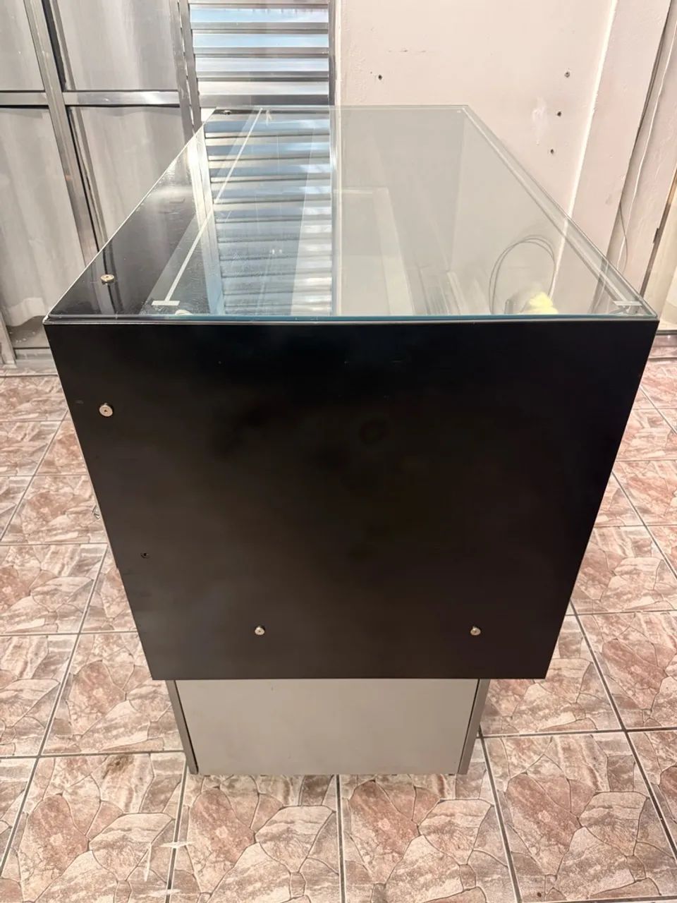 1 Vitrine Expositora refrigerada semi nova funcionando perfeitamente  - Foto 3
