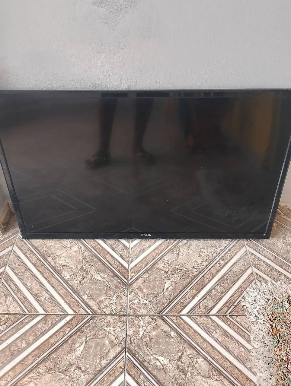 Tv Philco 40 polegadas defeito de tela. Para retirada de peças 