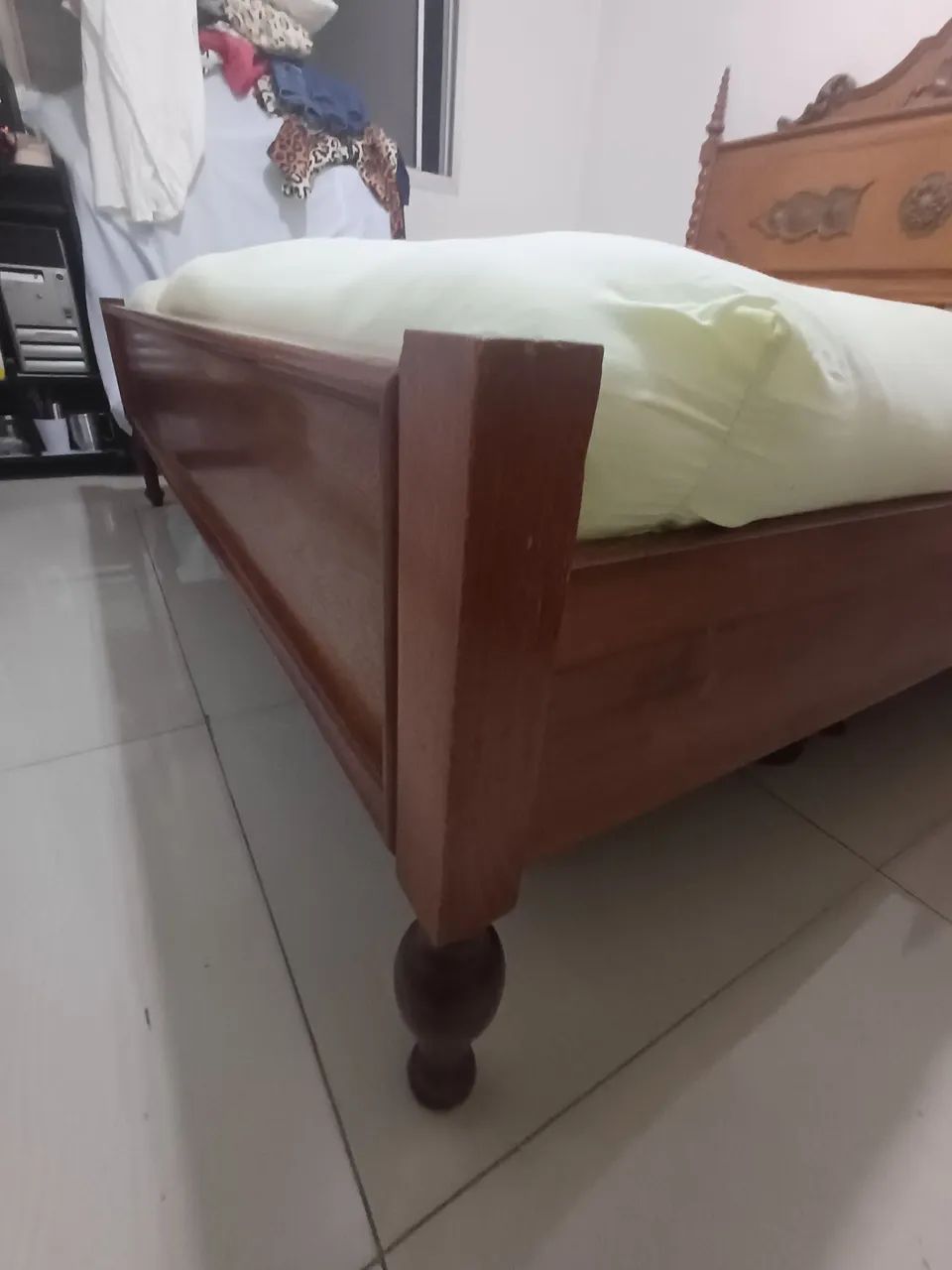 Conjunto Quarto King Madeira Maciça Cerejeira - Estilo Colonial - Foto 5