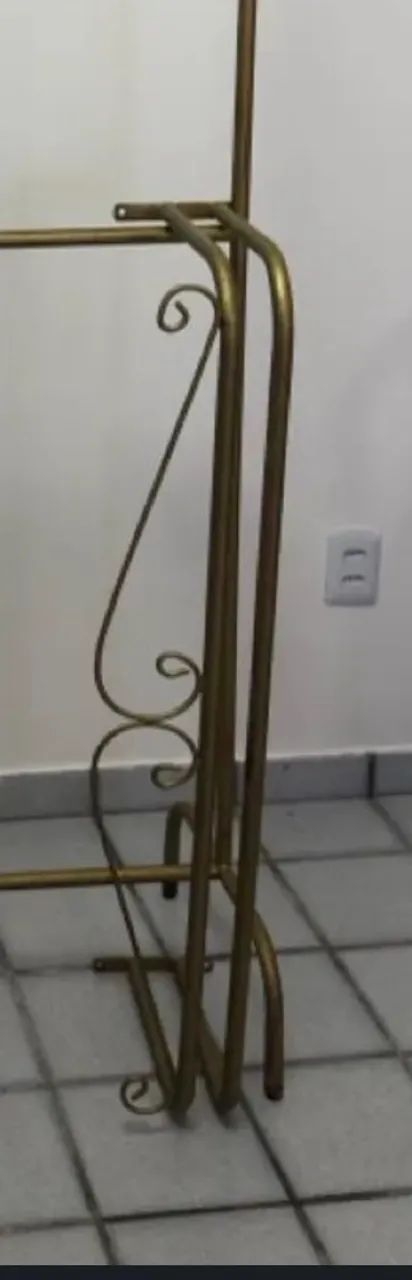 Arara de parede ferro dourada - Foto 2