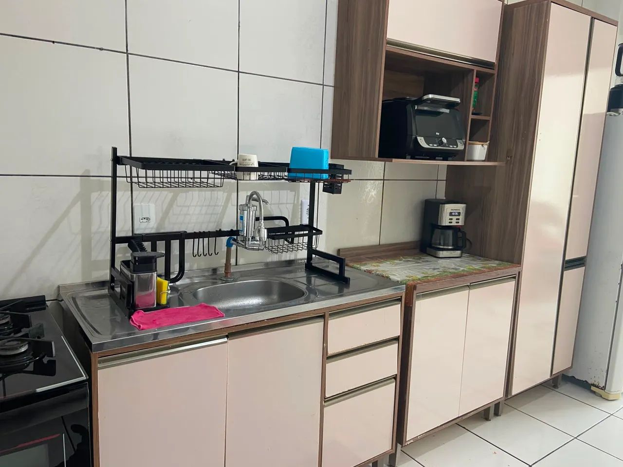 Vendo esse armário com 5 peças.