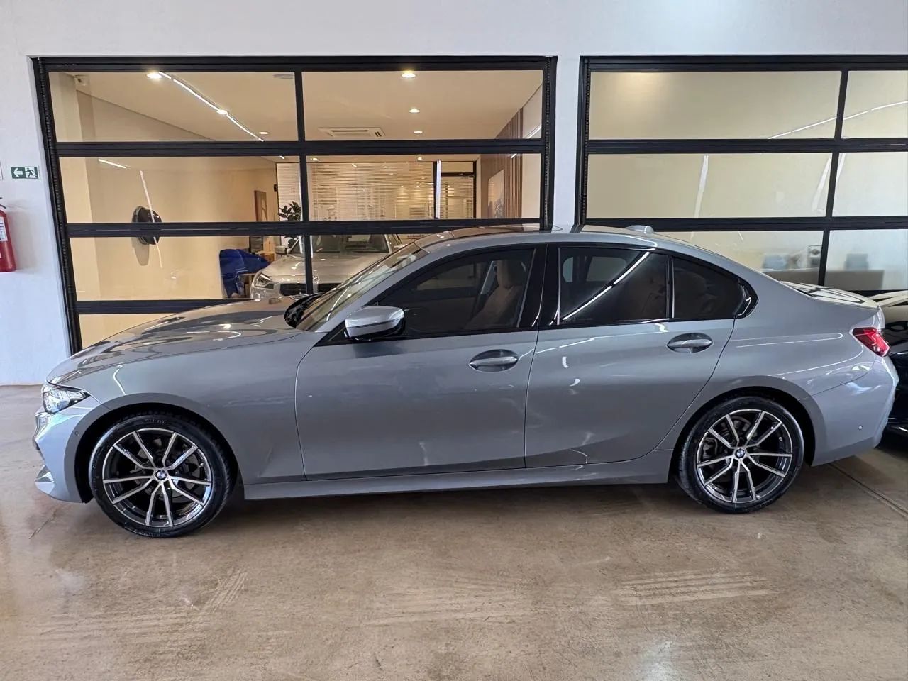 BMW 320I A Modern/sport TB 2.0/a.flex 16V 4P 2023 - Foto 2