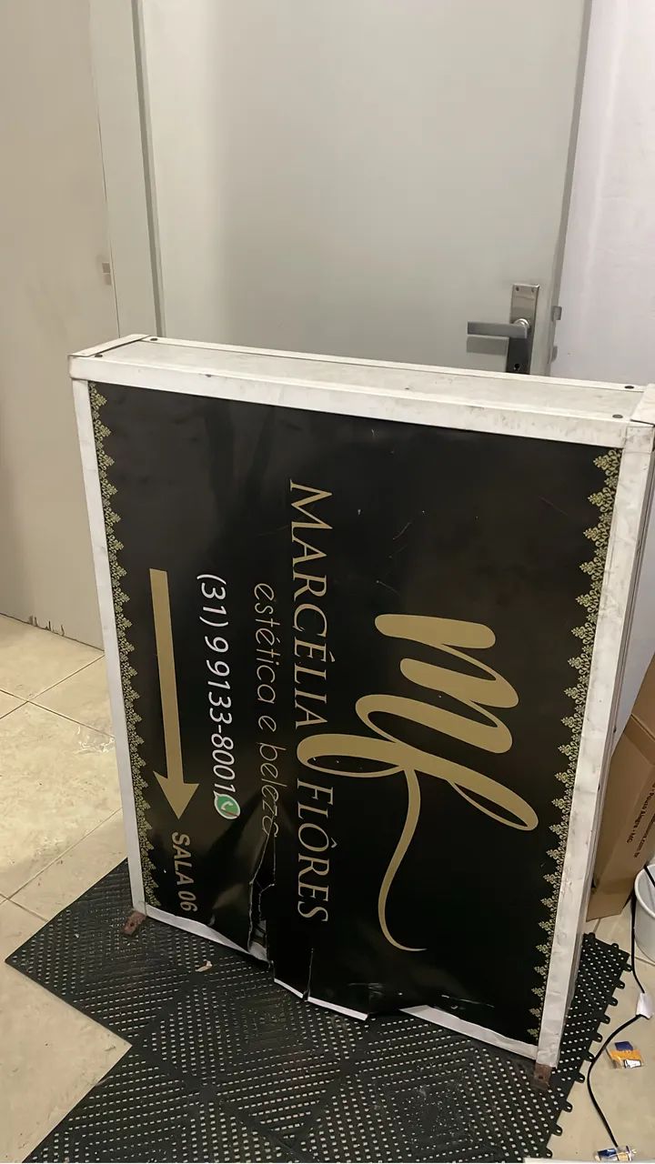 ? Placa de Fachada Comercial em Alumínio com Toldo e Luz Internna