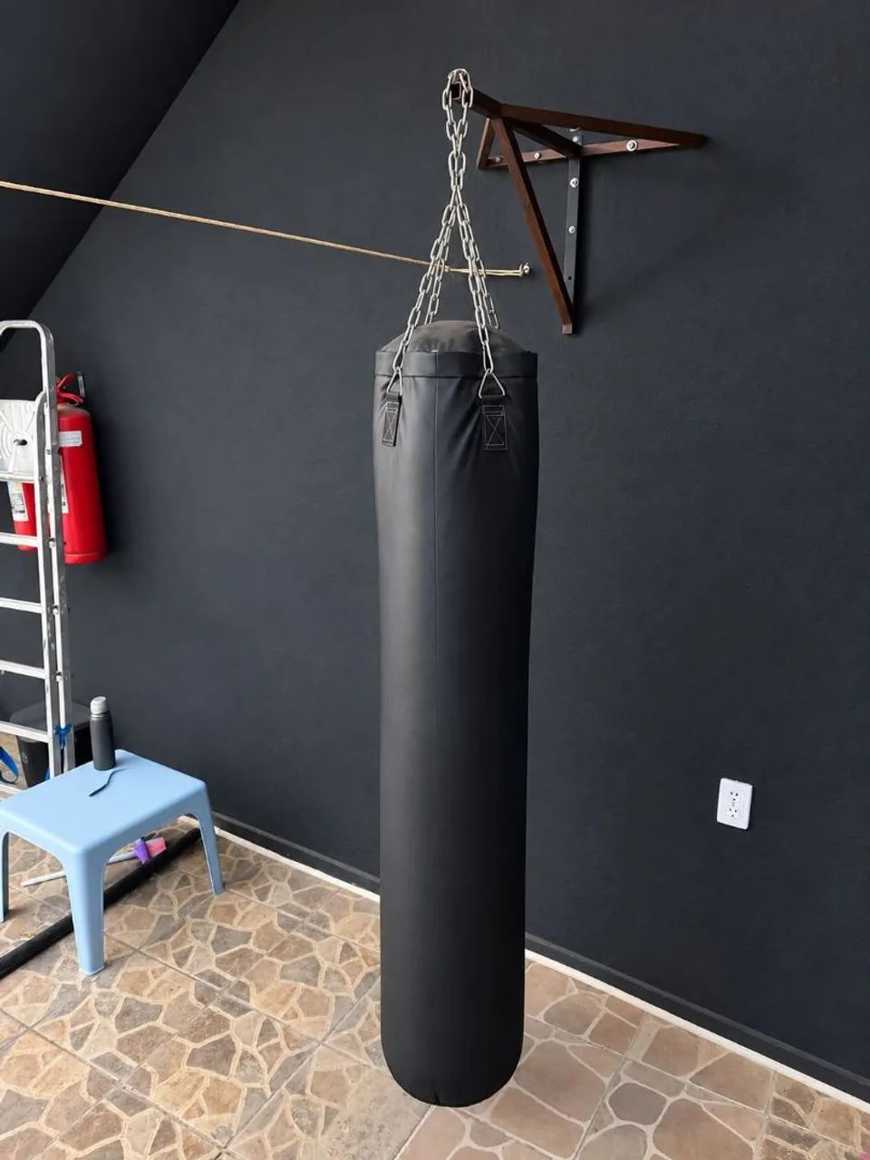 Saco de Pancada Muay Thai e Boxe Grande - Com Correntes e Suporte - Foto 5