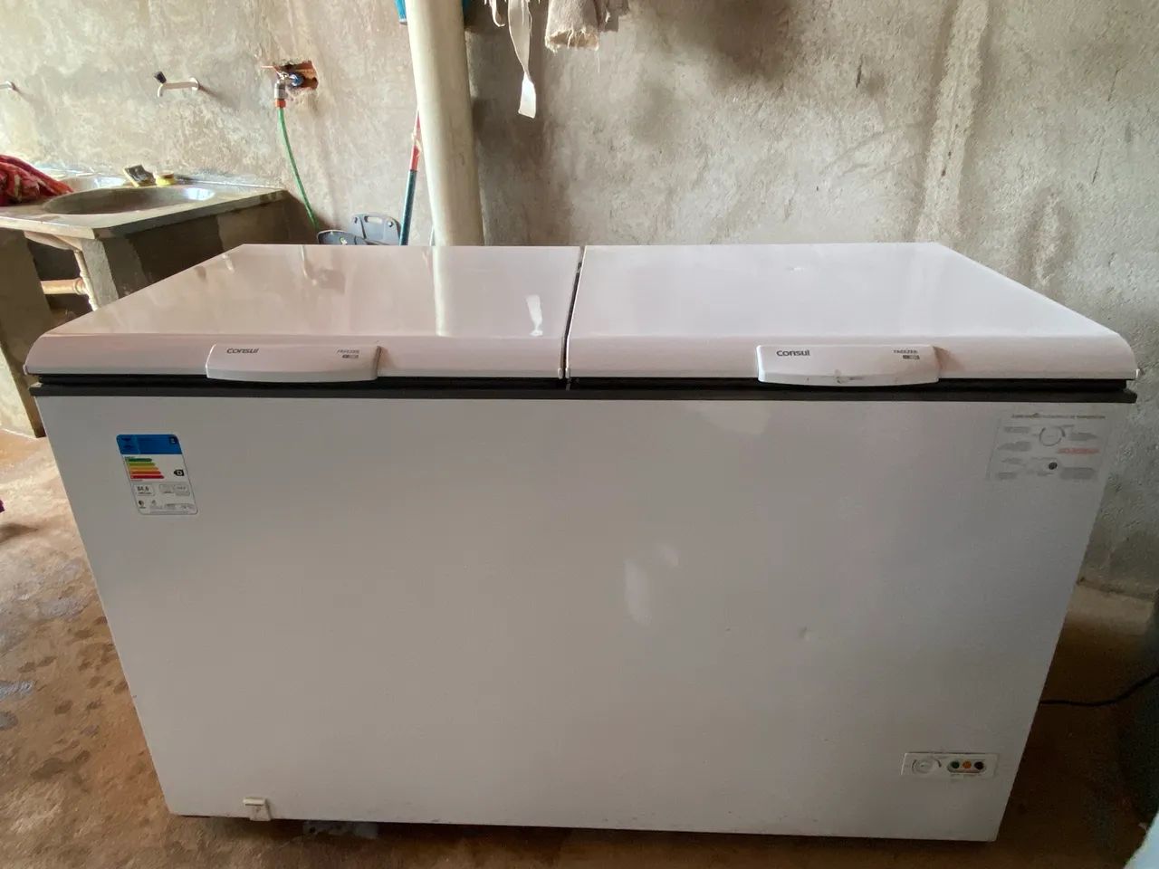 Freezer cônsul semi nova 