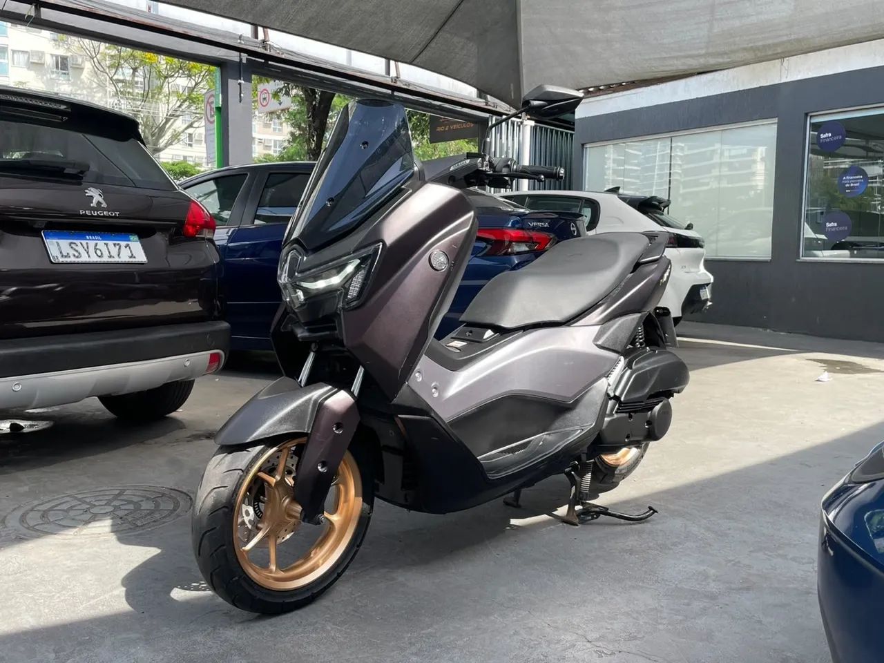 Nmax 2025 com 5 mil km