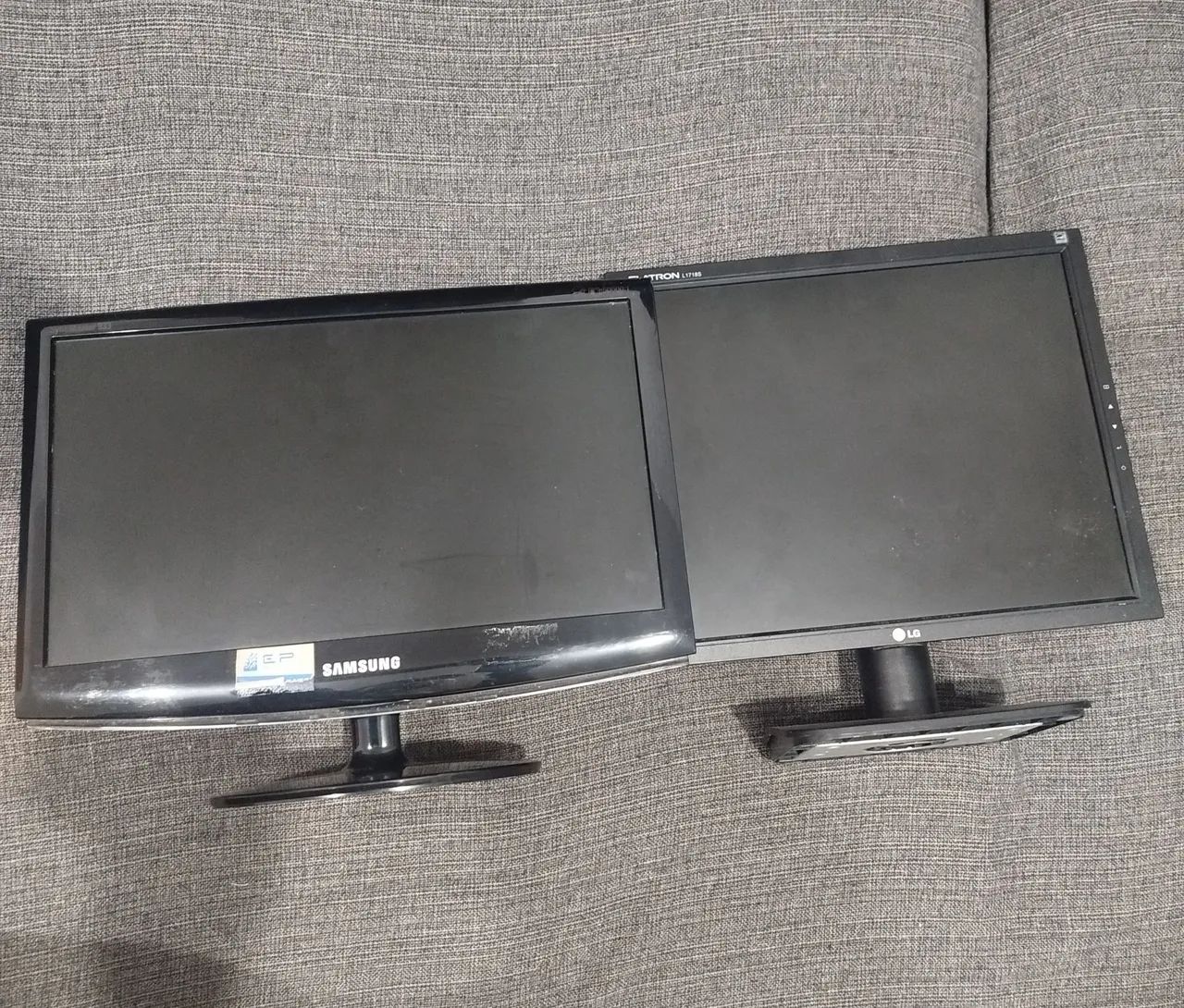 2 monitores juntos LG e Samsung 