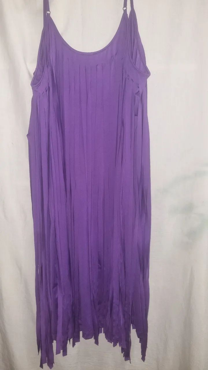 Vestido roxo franjado de malha plus size  - Foto 4