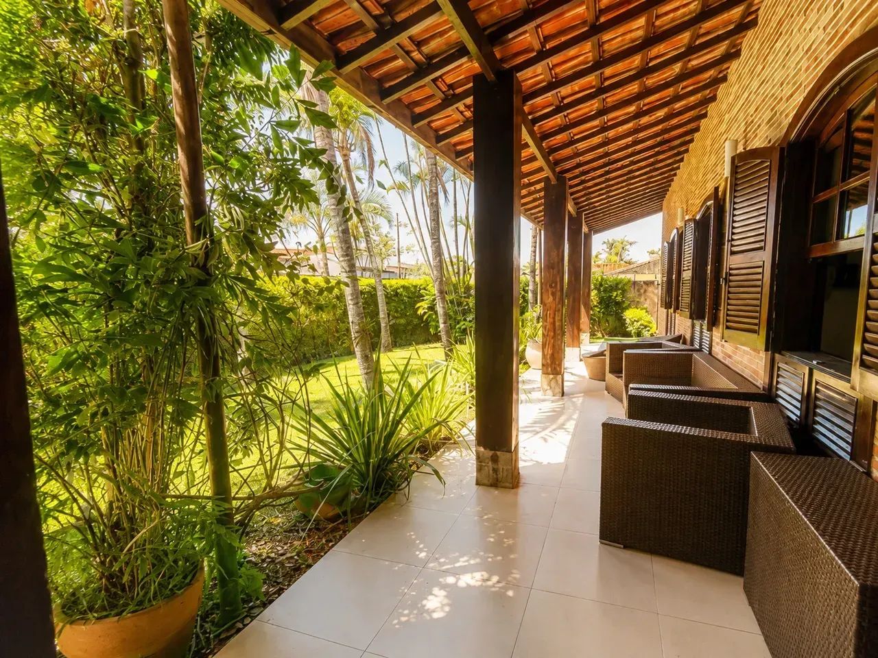 30 mts da Praia da Enseada - LINDA CASA 4 Dts