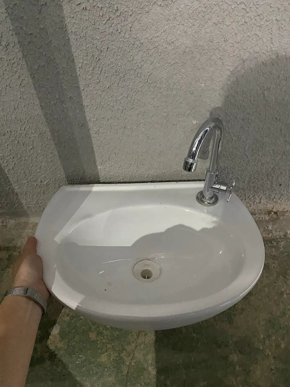 Pia com torneira e coluna 