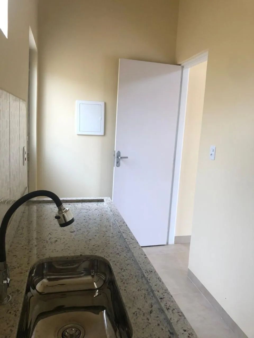 Condomínio comercial alto padrão, 5 lojas - Foto 5