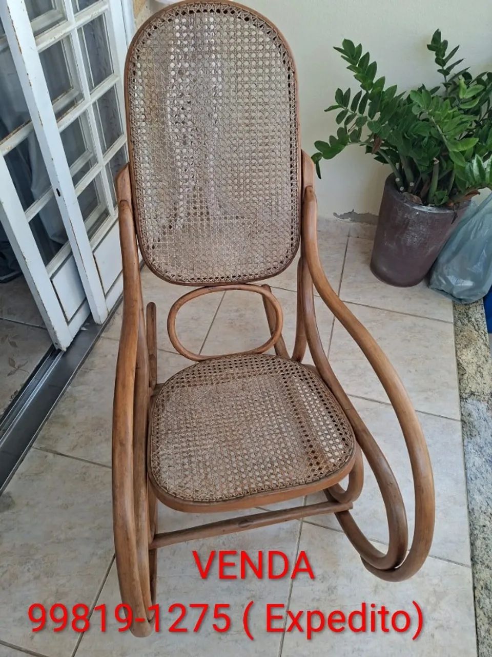 Cadeira de balanço modelo Austiaca 