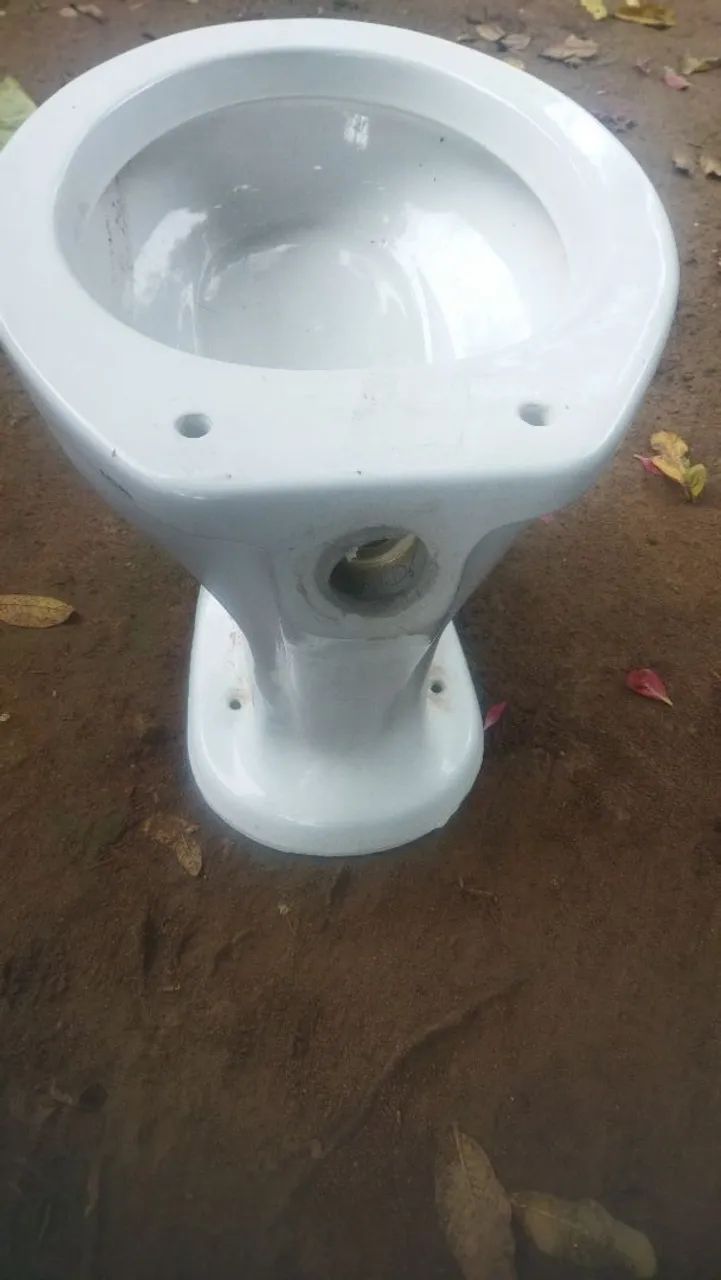 Vaso sanitário branco  - Foto 4
