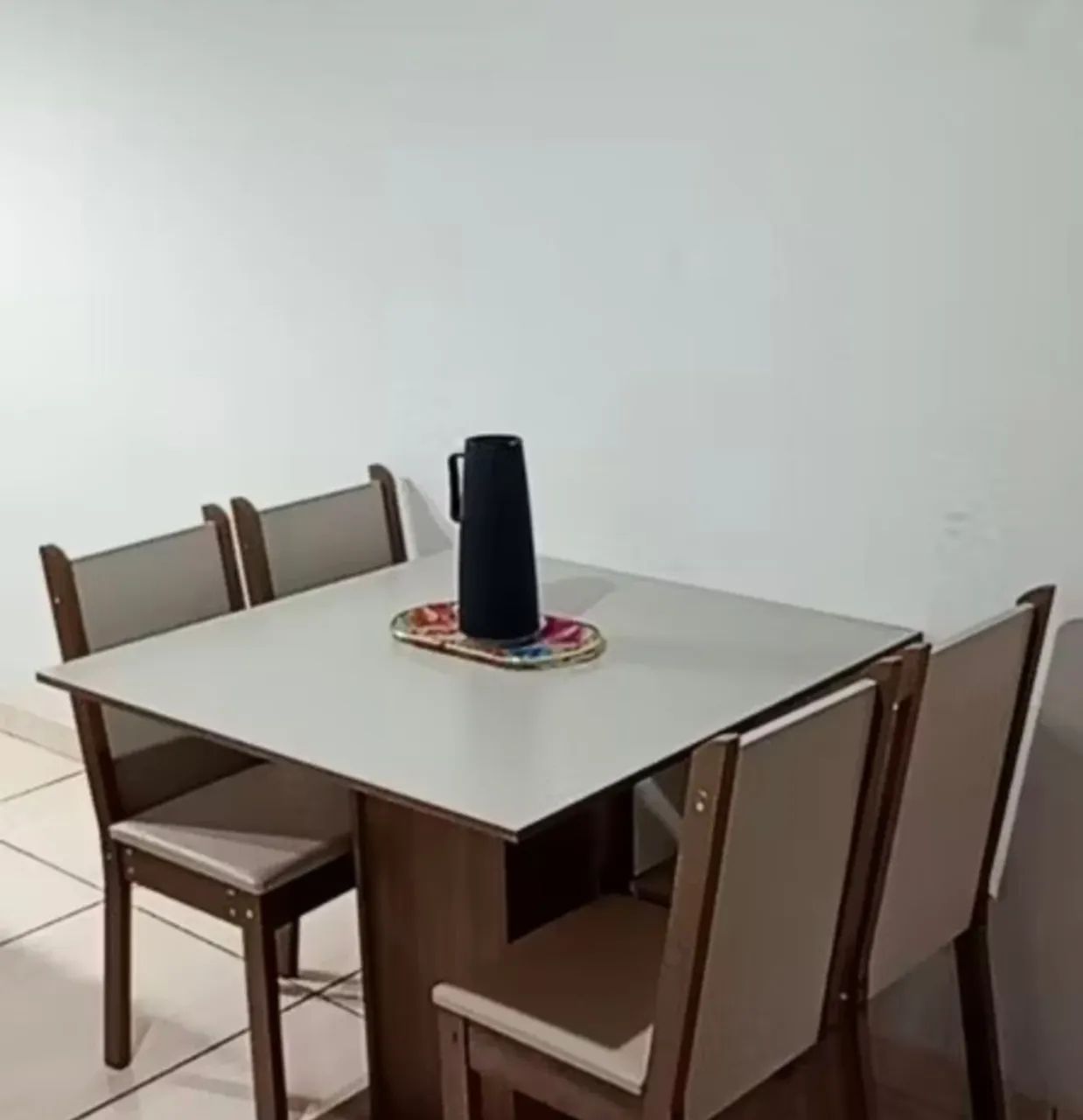 Mesa de jantar 4 cadeiras 