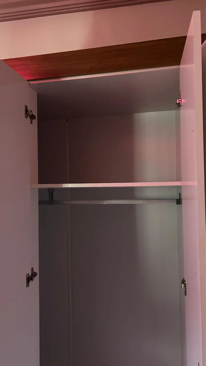 VENDE-SE GUARDA ROUPA 8 PORTAS  - Foto 2