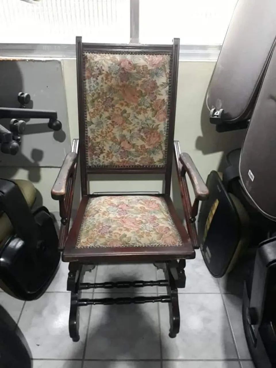 Cadeira de Balanço antiga. 