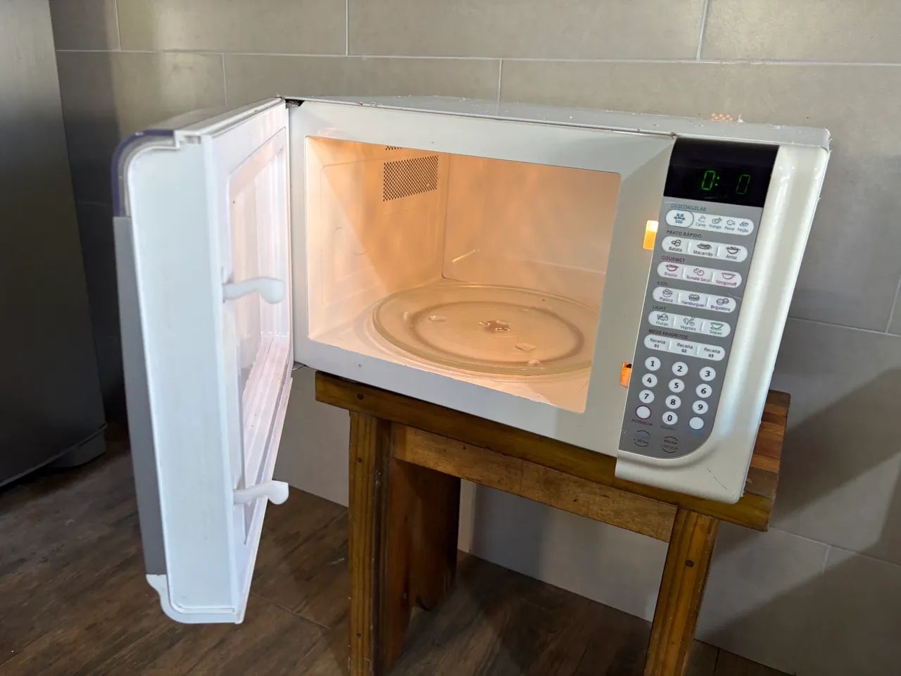 Microondas Electrolux 31 litros - Foto 3