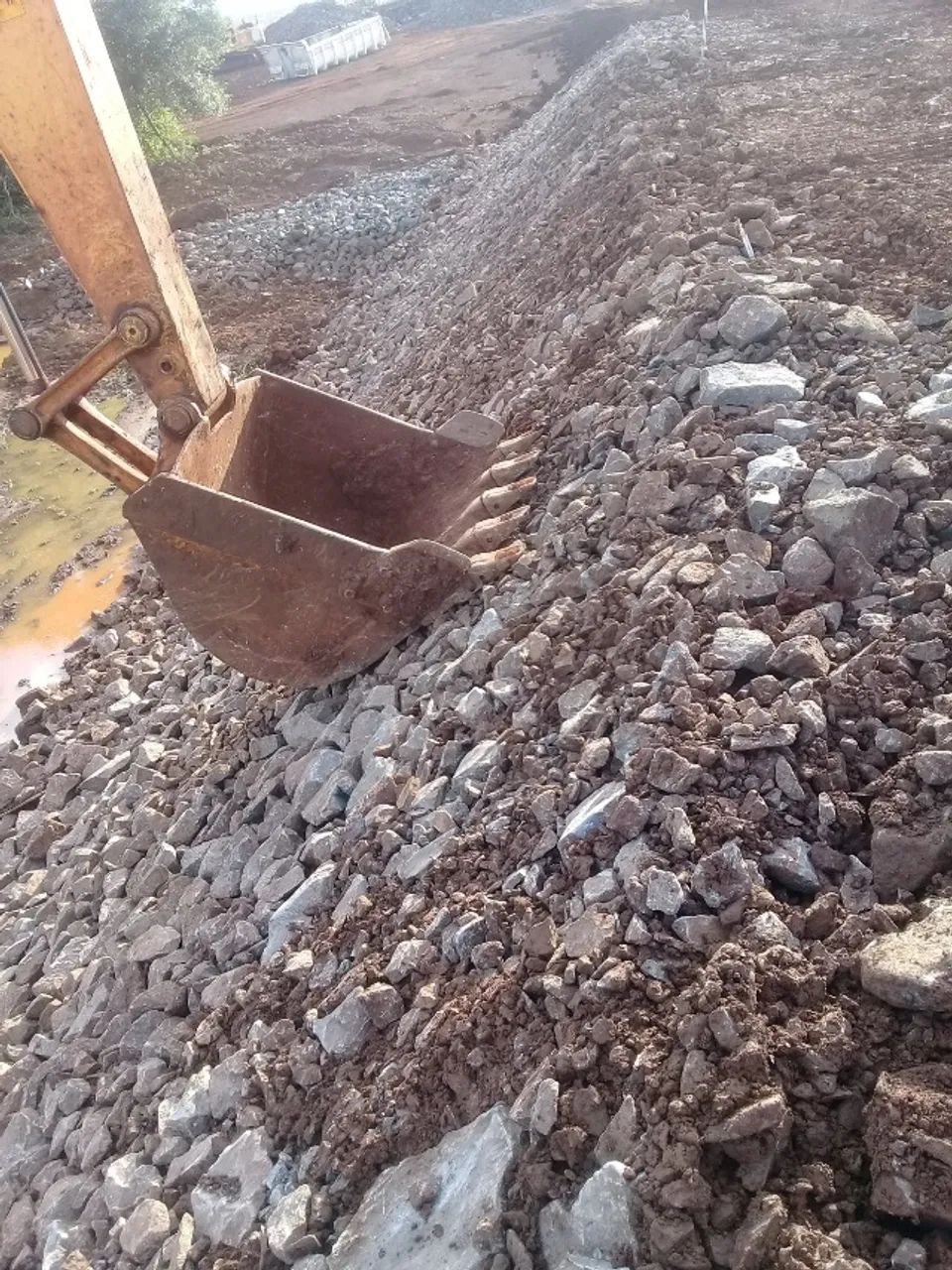 Faço diarias com escavadeira, pa carregadeira e outras . - Foto 5