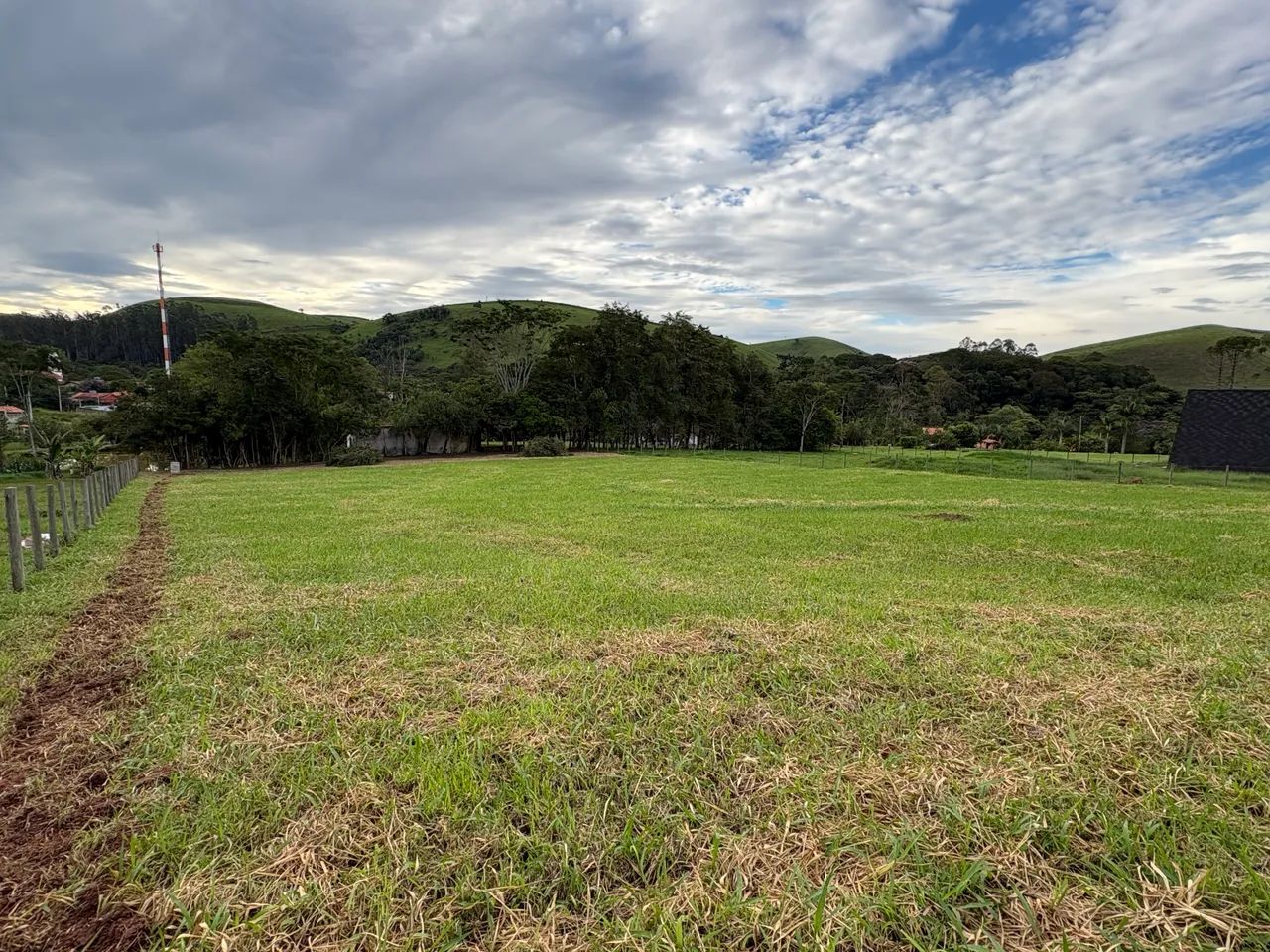 TERRENO PRONTO PARA CONSTRUIR 