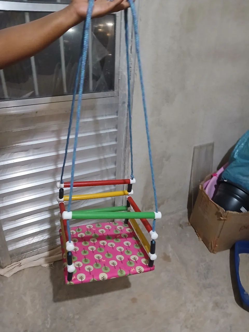 BALANÇO INFANTIL DE PVC COM ENCOSTO E PROTEÇÃO 