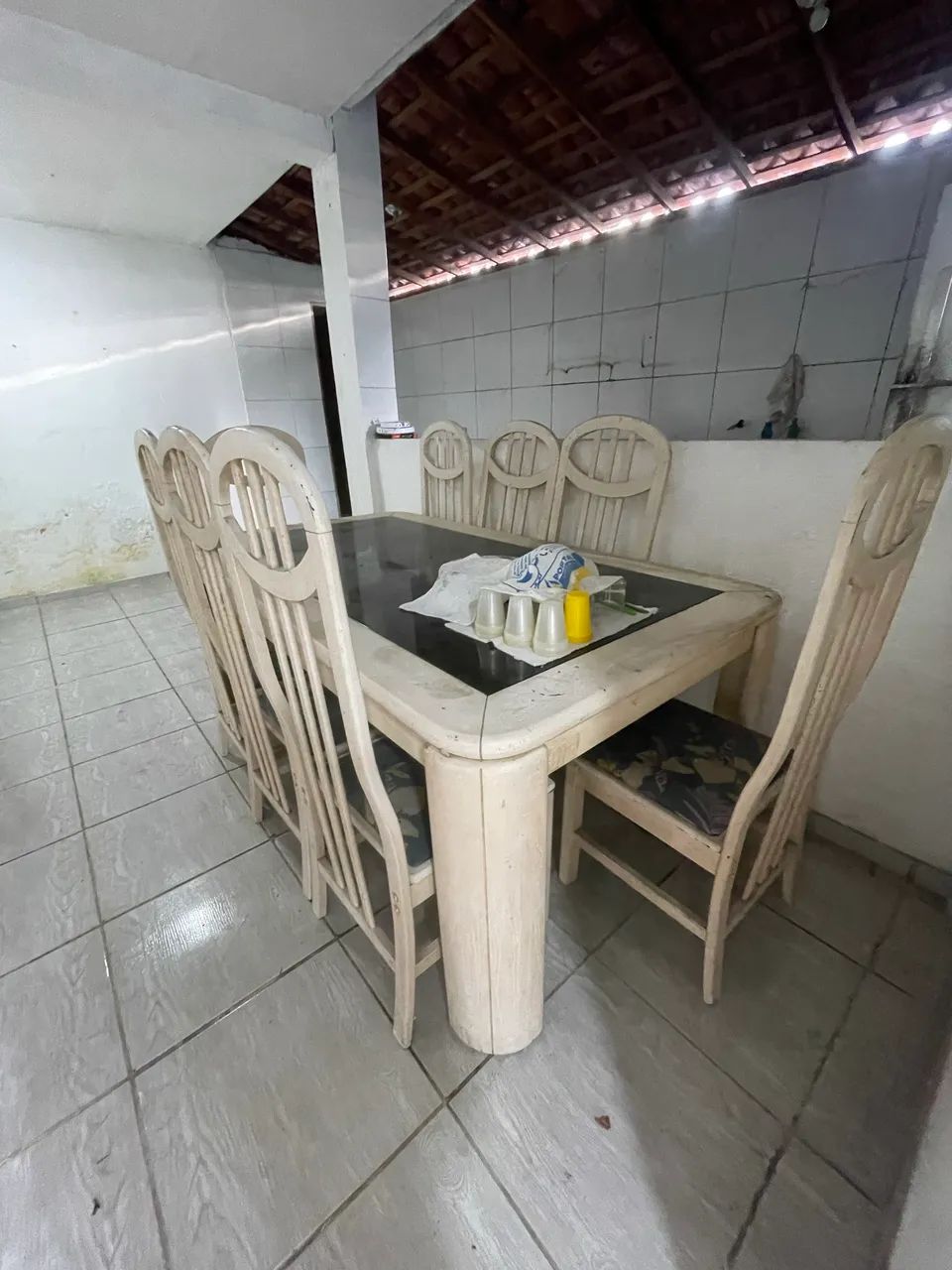 MESA DE JANTAR + 8 CADEIRAS 