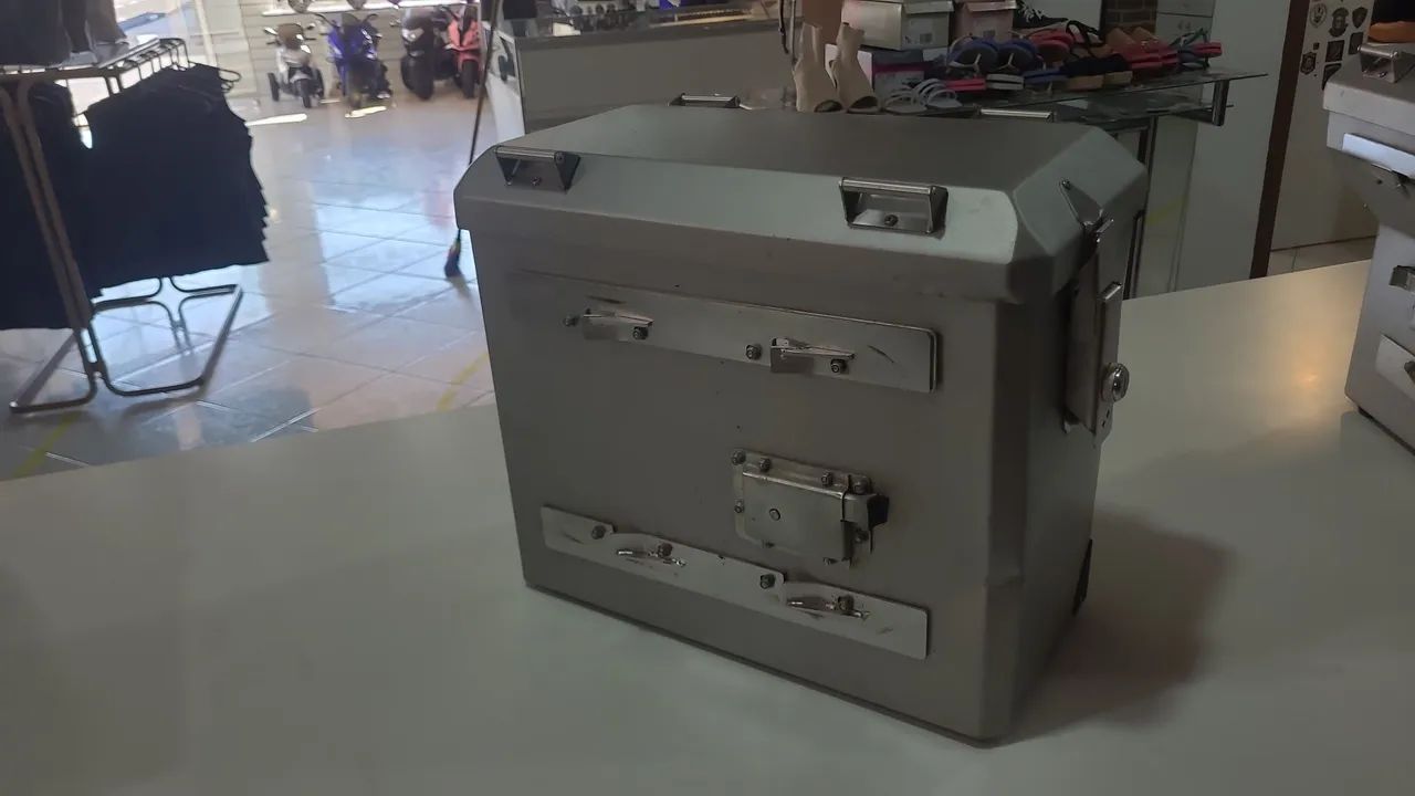 Baús laterais e traseiro da BMW Gs 850 - Foto 2