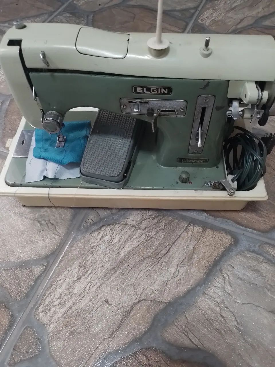 Maquina de costura antiga - Foto 3