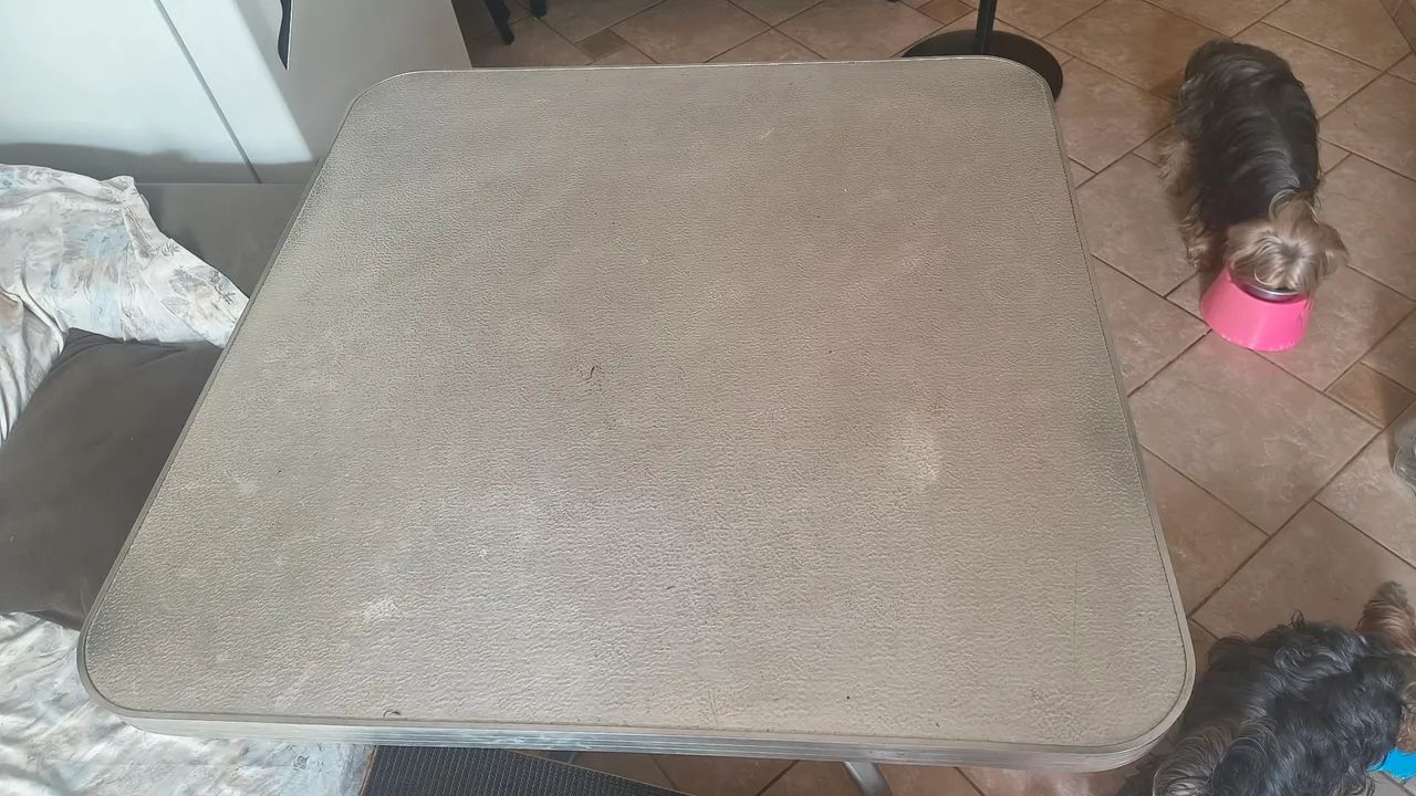 Vende-se essa mesa alumínio 