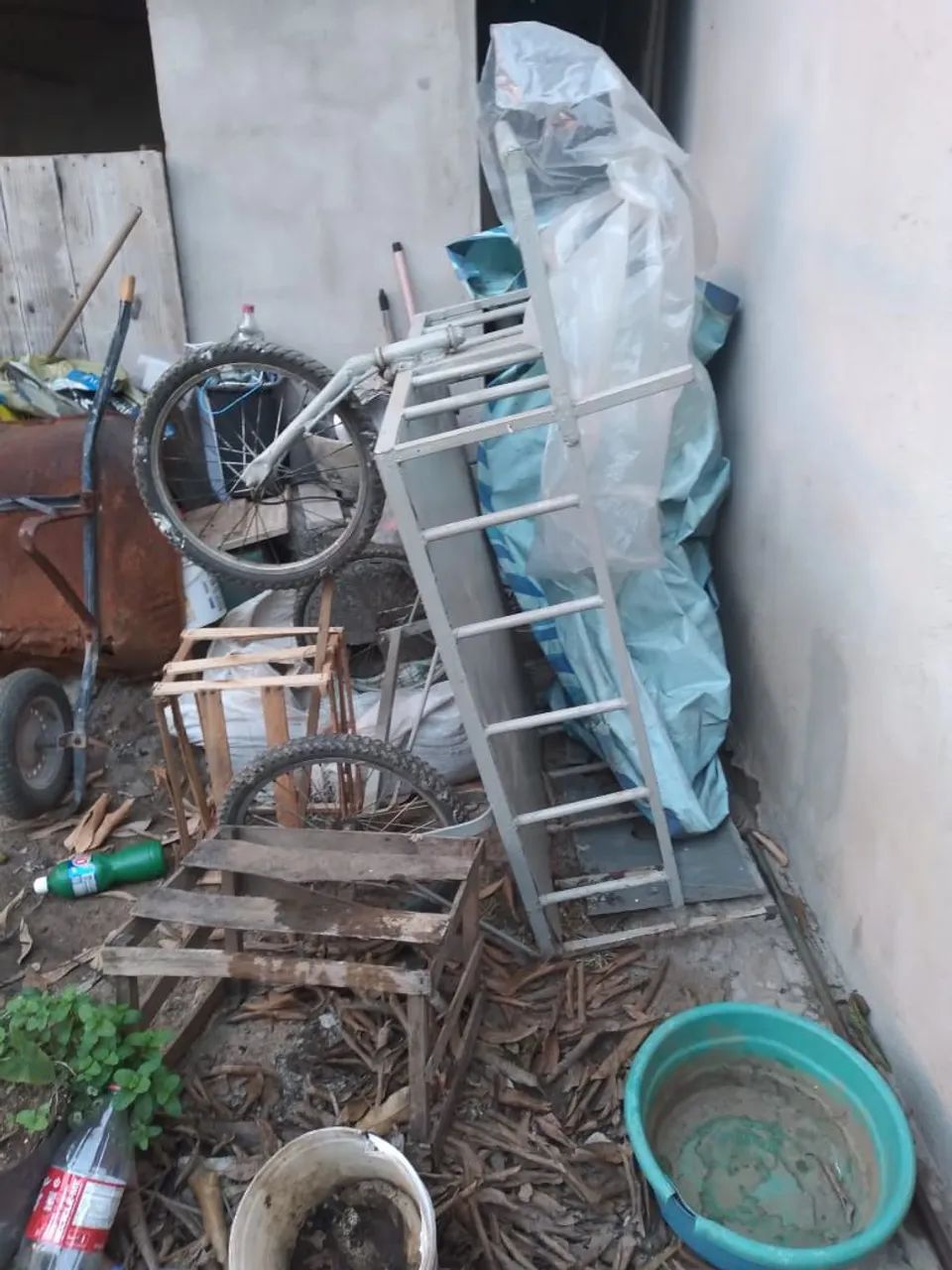 Vendo carrinho serve pra reciclagem frete etc - Foto 2