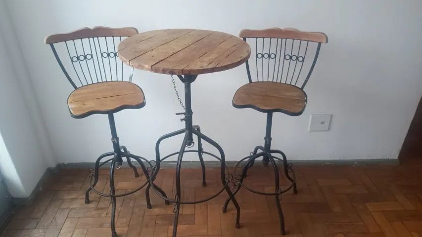 MESA DE CANTO DE MADEIRA 