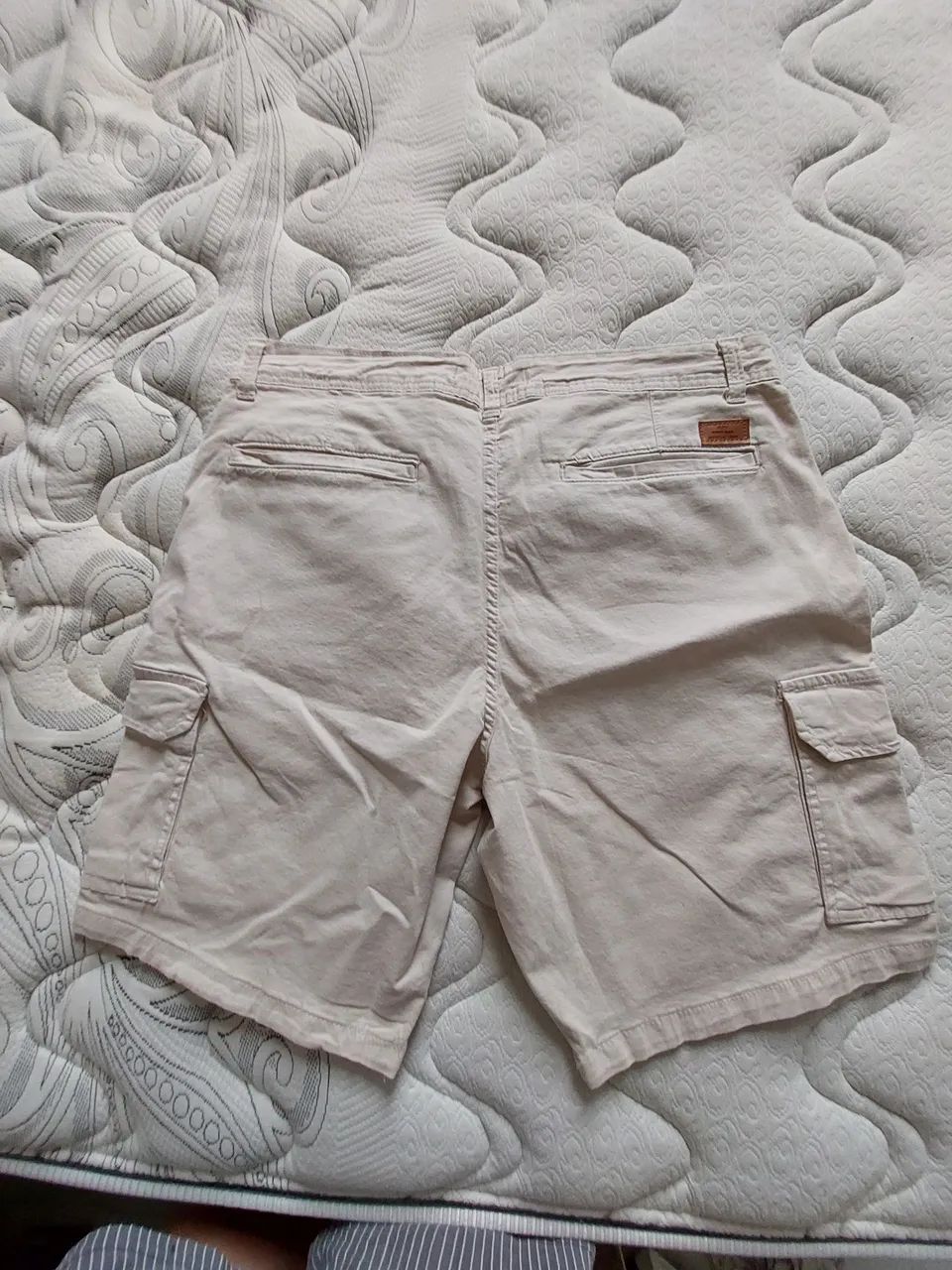 Bermuda Masculina, Tamanho 44, Cor bege. - Foto 2
