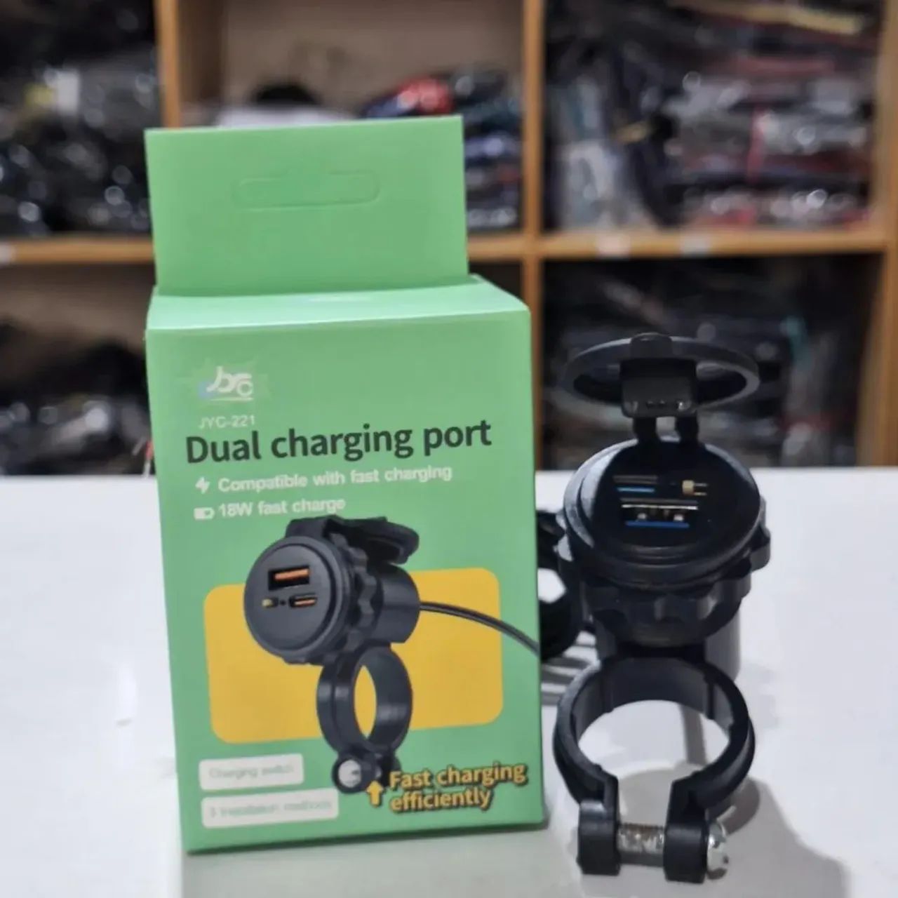 Carregador de Moto Turbo 18W USB + Tipo C -  - Foto 2